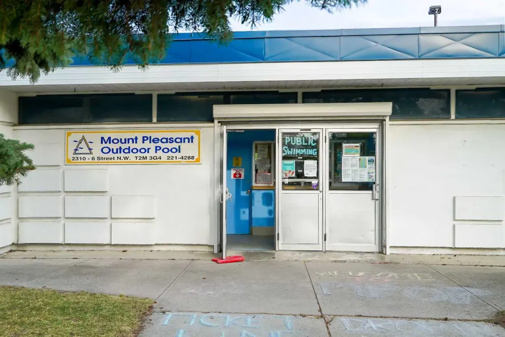 825 21 Avenue NW Calgary AB T2M 1K5