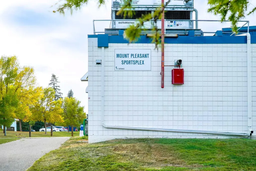 825 21 Avenue NW Calgary AB T2M 1K5
