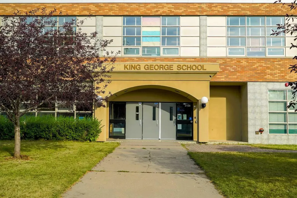 825 21 Avenue NW Calgary AB T2M 1K5