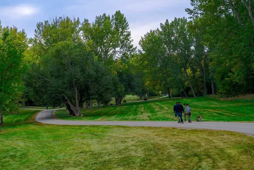 825 21 Avenue NW Calgary AB T2M 1K5