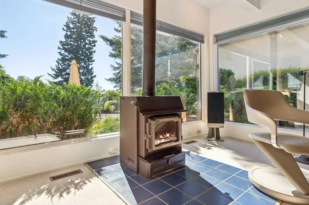 914 7a Street NW Calgary AB T2M3J3