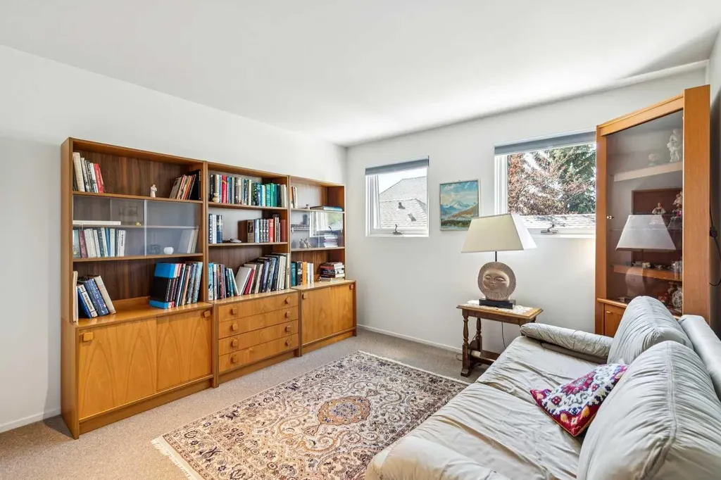 914 7a Street NW Calgary AB T2M3J3