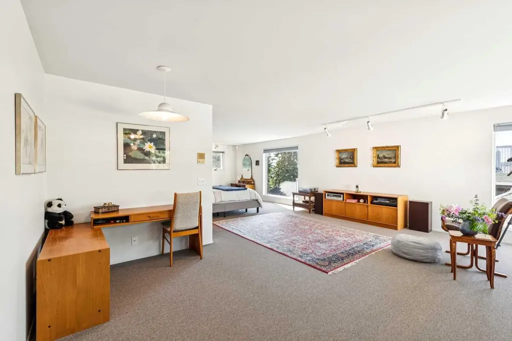 914 7a Street NW Calgary AB T2M3J3