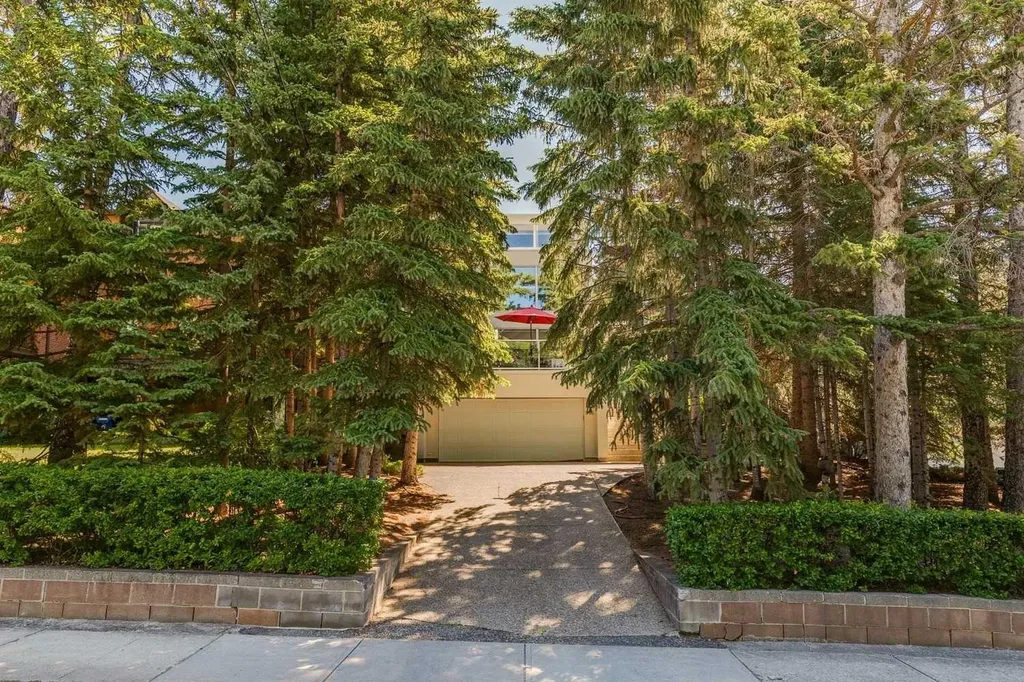 914 7a Street NW Calgary AB T2M3J3