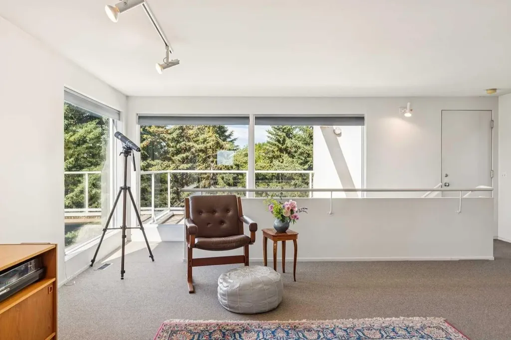 914 7a Street NW Calgary AB T2M3J3
