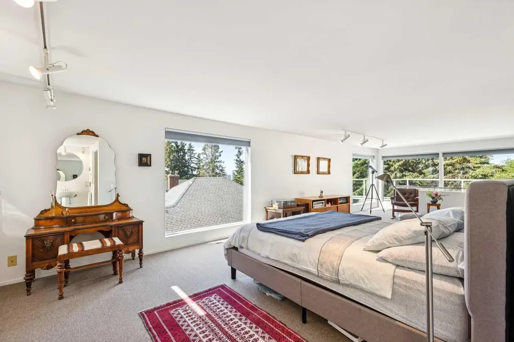 914 7a Street NW Calgary AB T2M3J3