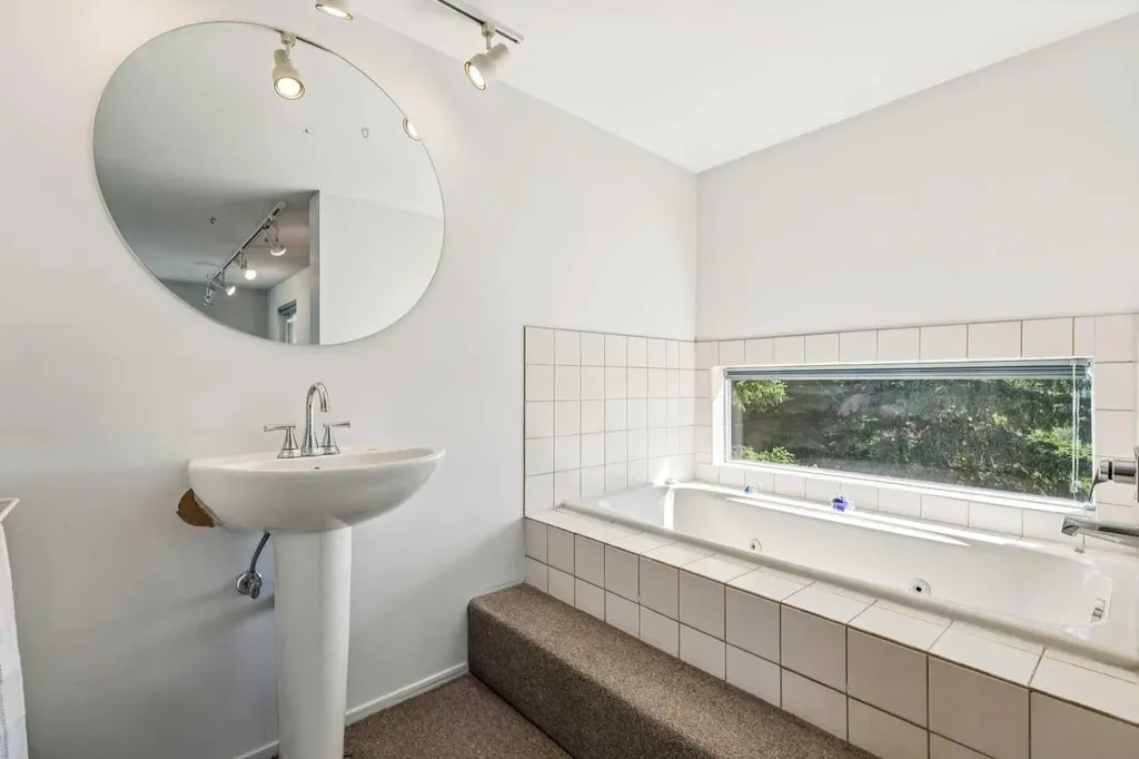 914 7a Street NW Calgary AB T2M3J3