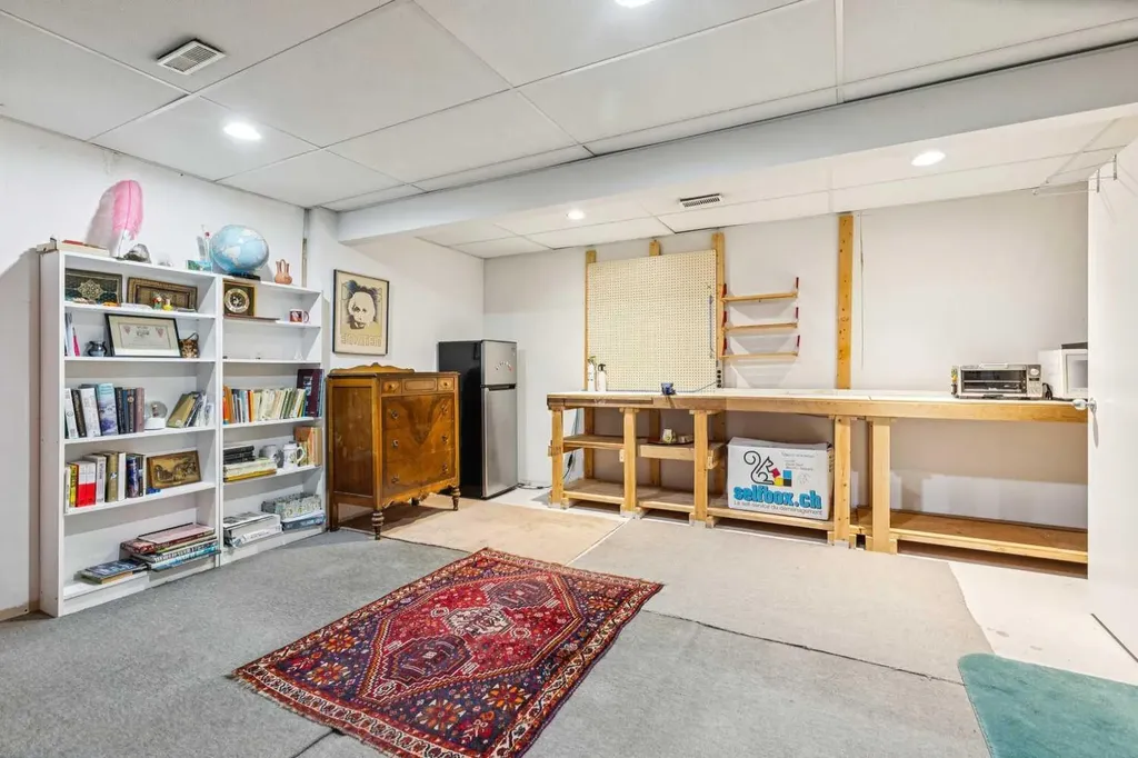 914 7a Street NW Calgary AB T2M3J3