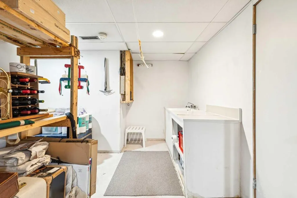 914 7a Street NW Calgary AB T2M3J3