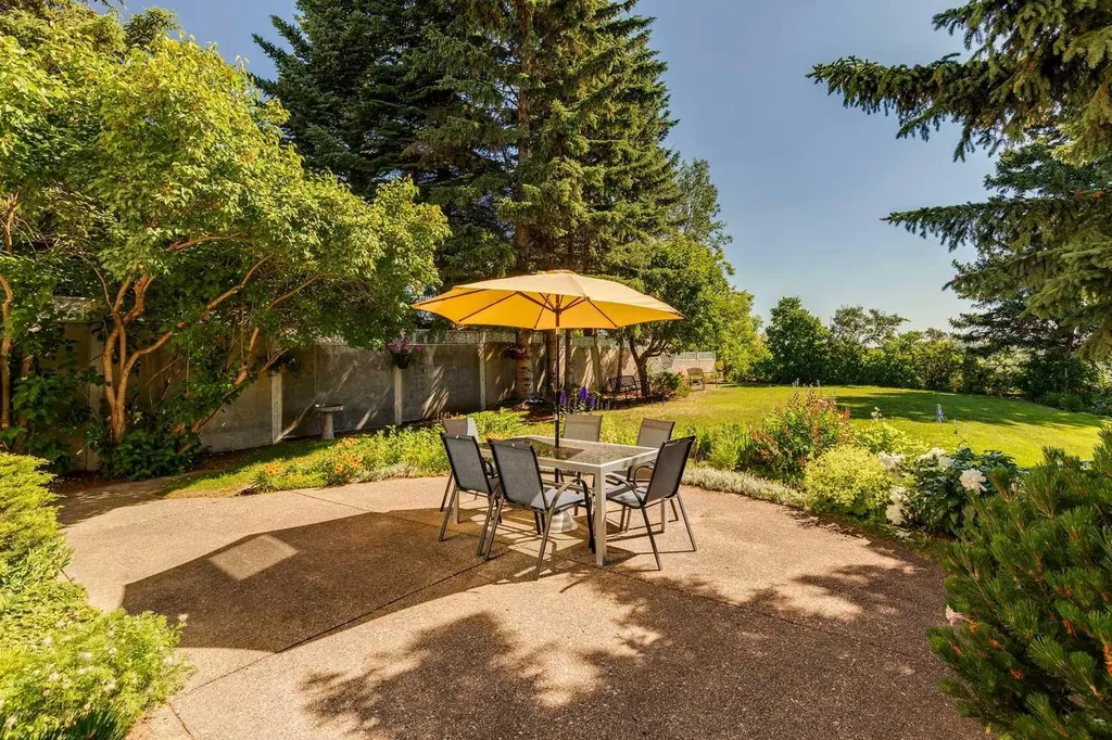 914 7a Street NW Calgary AB T2M3J3