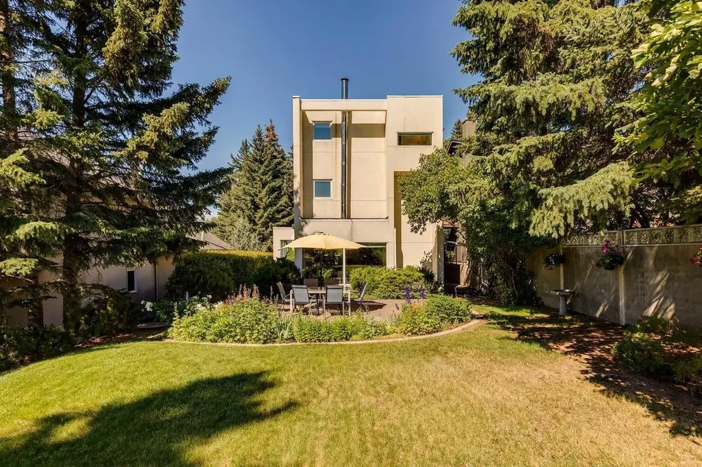 914 7a Street NW Calgary AB T2M3J3