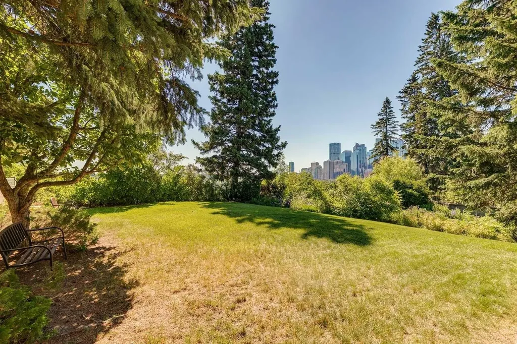 914 7a Street NW Calgary AB T2M3J3