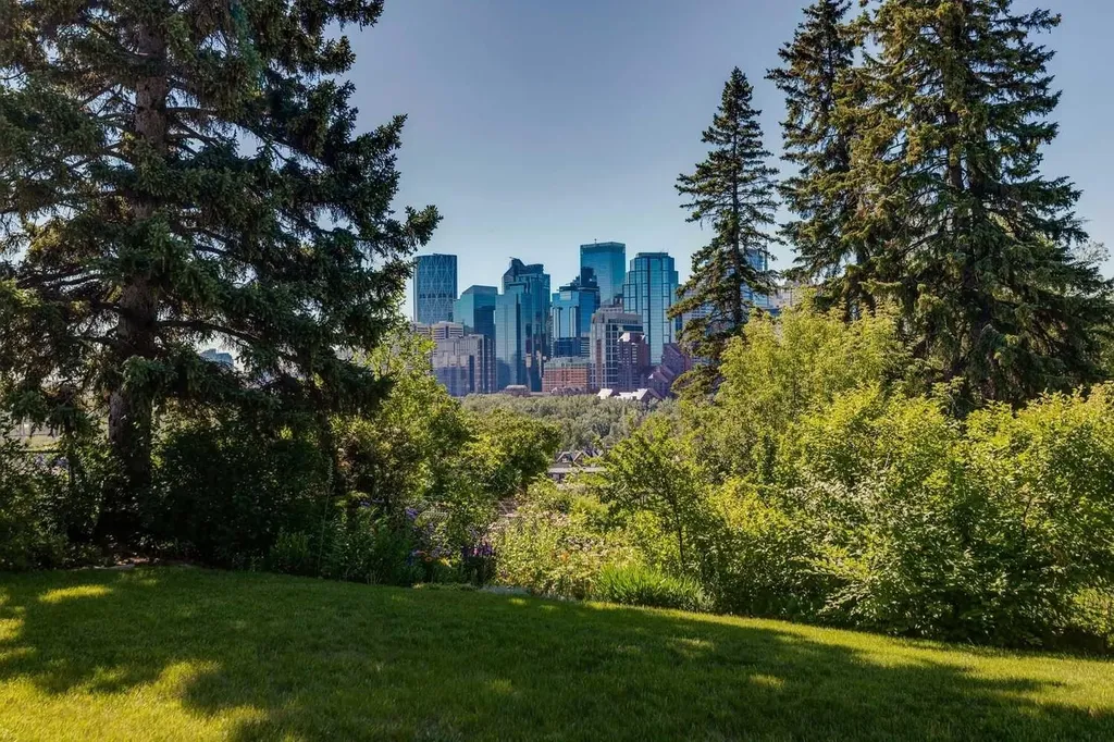914 7a Street NW Calgary AB T2M3J3