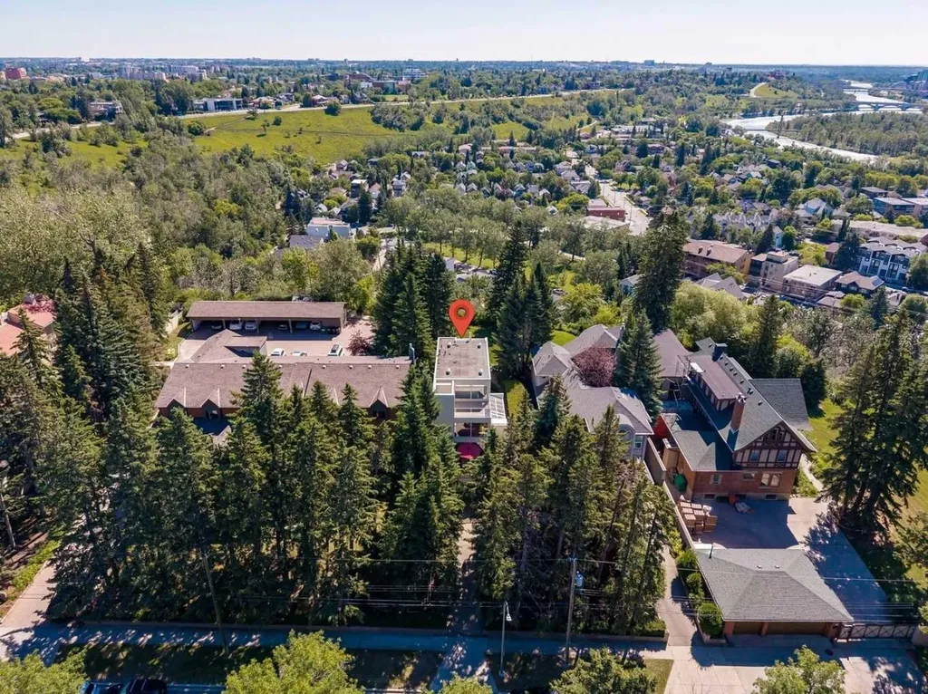 914 7a Street NW Calgary AB T2M3J3