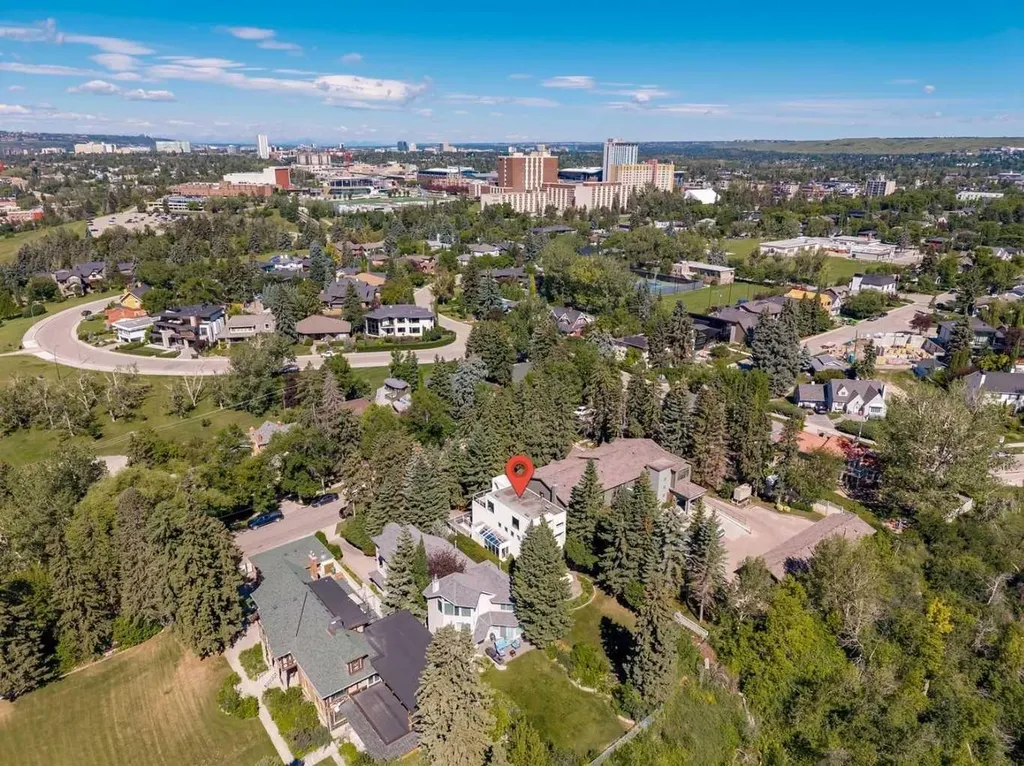 914 7a Street NW Calgary AB T2M3J3