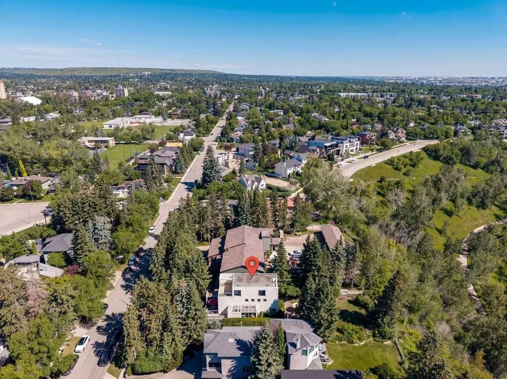 914 7a Street NW Calgary AB T2M3J3