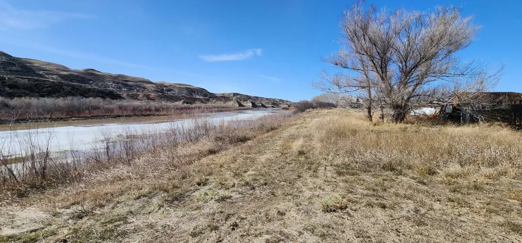 5235 Highway 10 Drumheller AB T0J 0Y0