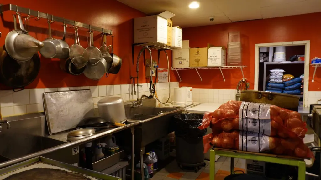 2128 Crowchild Trail NW Calgary AB T2M 3Y7