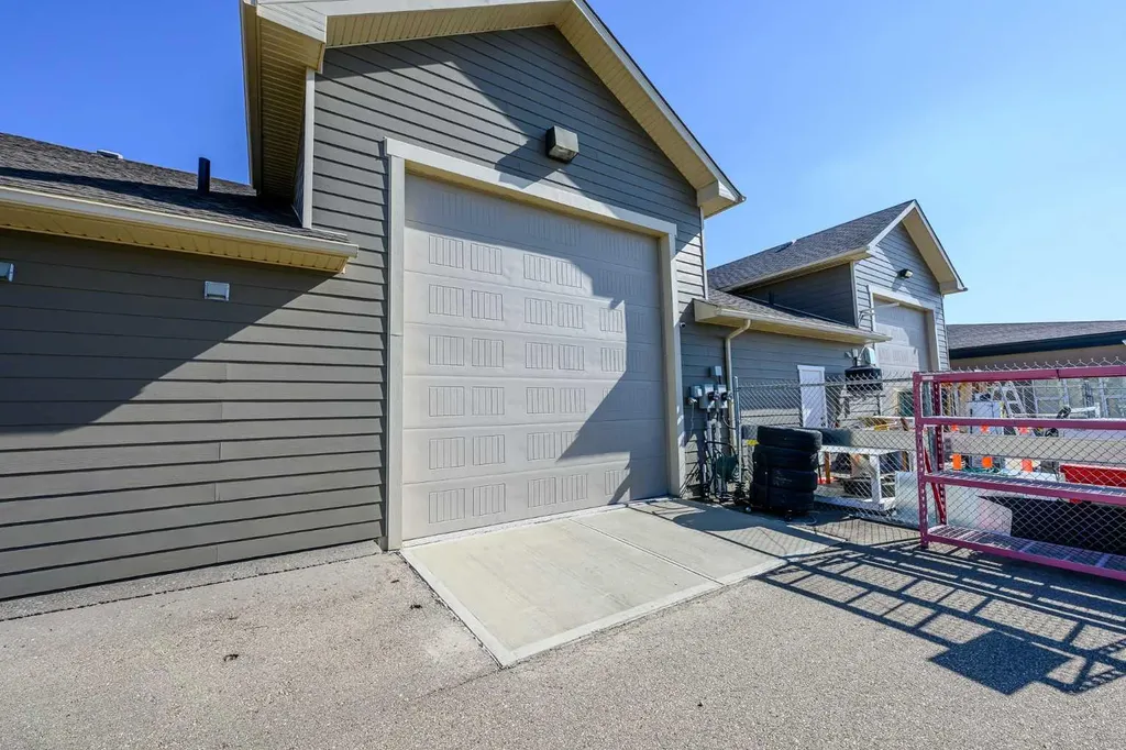 15612 102 Street Clairmont AB T8X 0K7