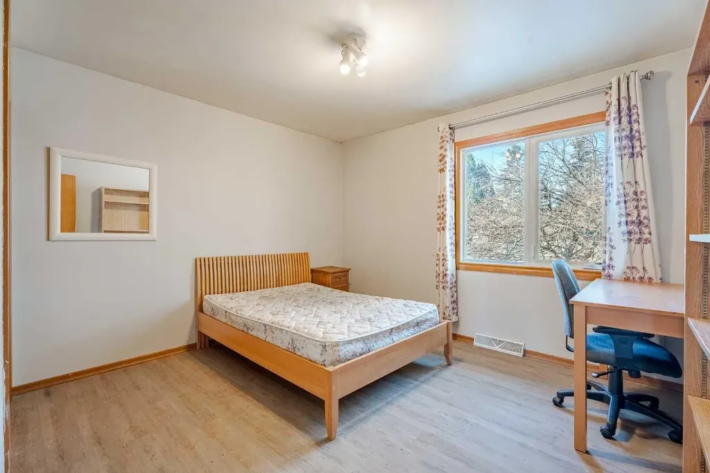3152 Blakiston Drive NW Calgary AB T2L 1L8