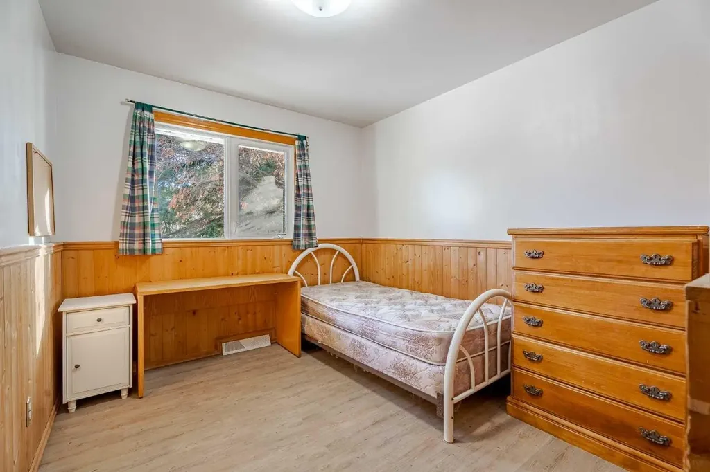 3152 Blakiston Drive NW Calgary AB T2L 1L8