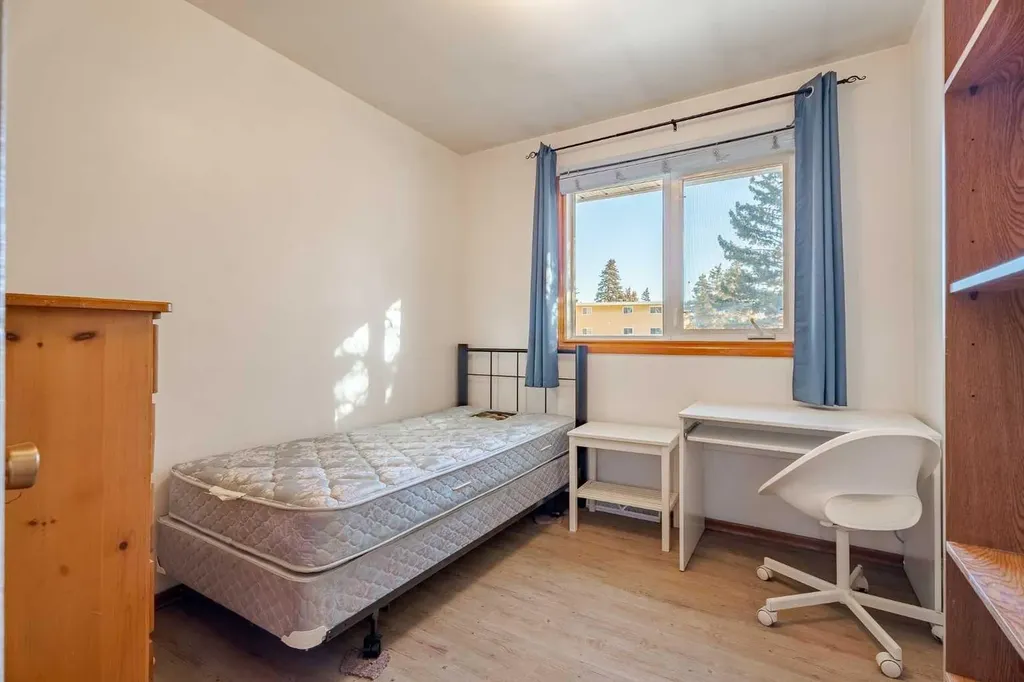 3152 Blakiston Drive NW Calgary AB T2L 1L8