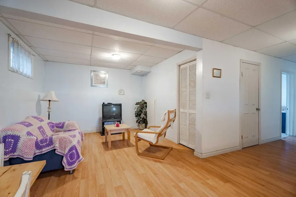 3152 Blakiston Drive NW Calgary AB T2L 1L8