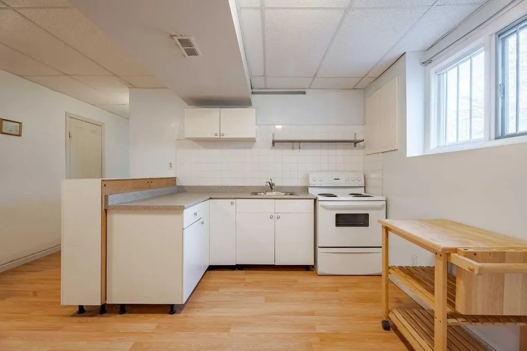 3152 Blakiston Drive NW Calgary AB T2L 1L8