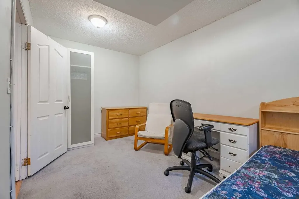 3152 Blakiston Drive NW Calgary AB T2L 1L8