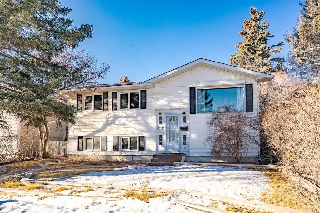 3152 Blakiston Drive NW Calgary AB T2L 1L8
