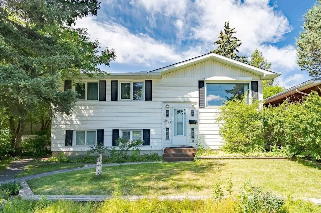 3152 Blakiston Drive NW Calgary AB T2L 1L8