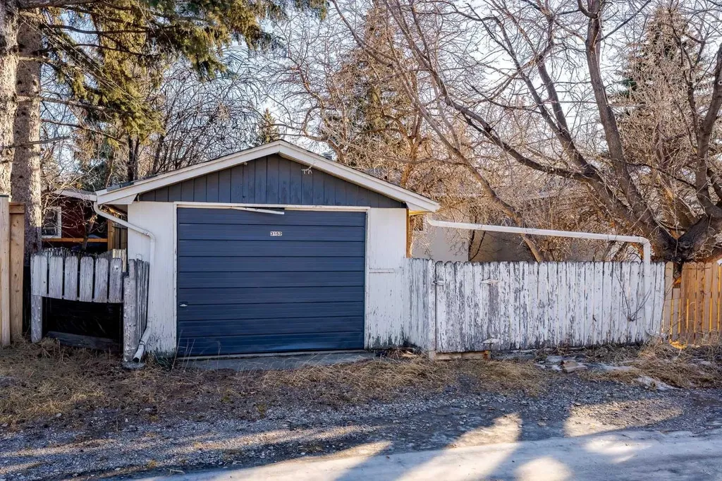 3152 Blakiston Drive NW Calgary AB T2L 1L8