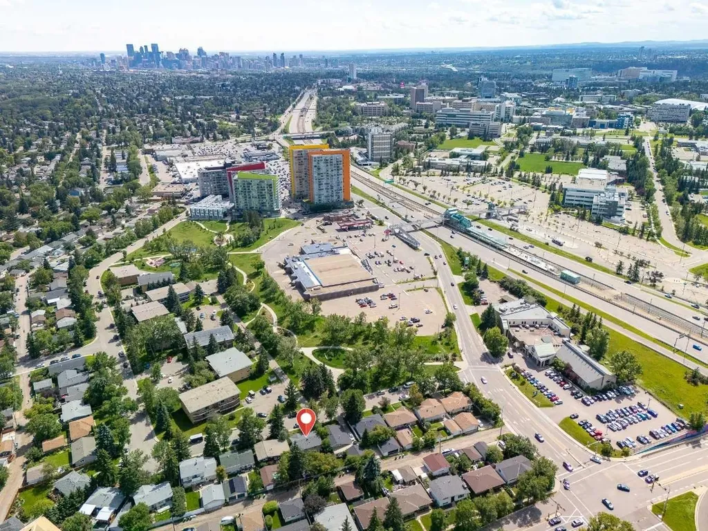 3152 Blakiston Drive NW Calgary AB T2L 1L8