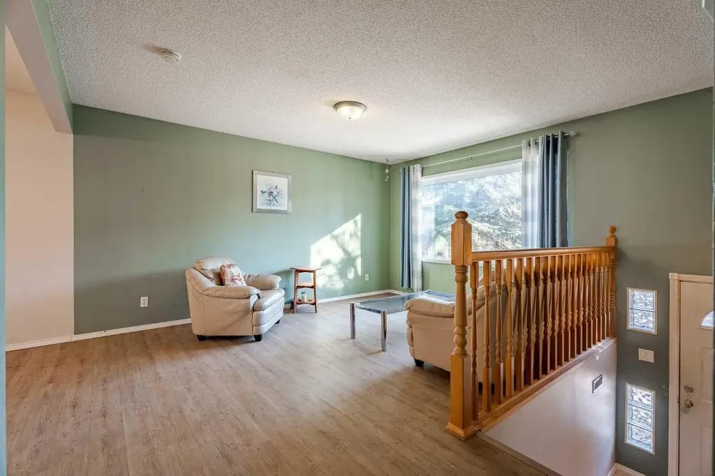 3152 Blakiston Drive NW Calgary AB T2L 1L8