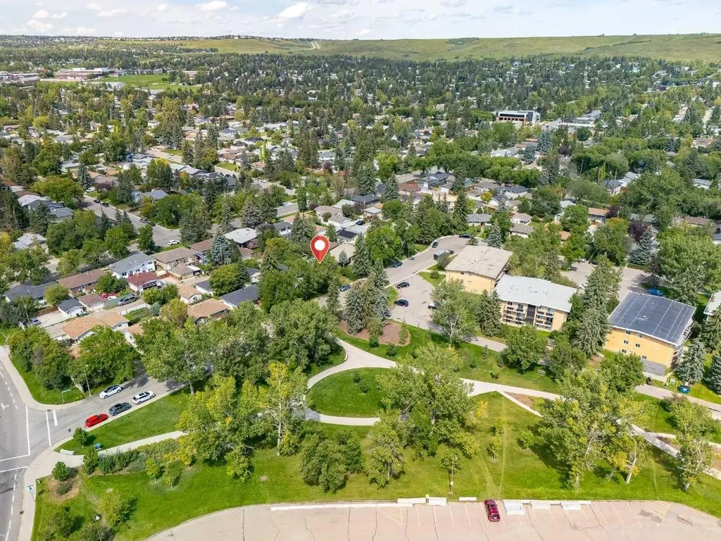 3152 Blakiston Drive NW Calgary AB T2L 1L8