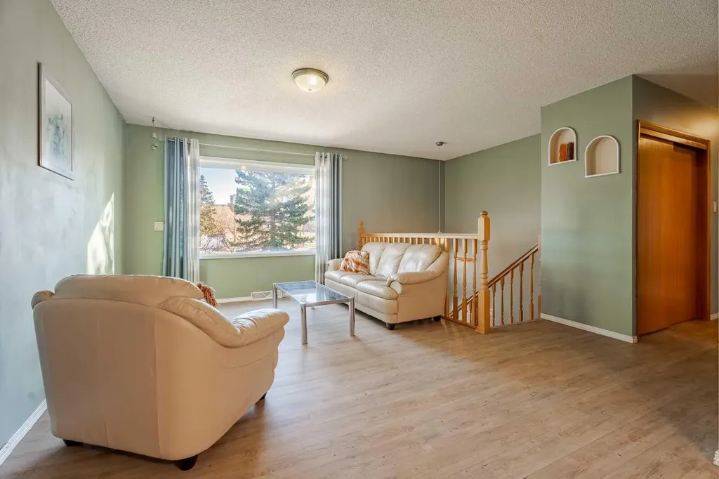 3152 Blakiston Drive NW Calgary AB T2L 1L8