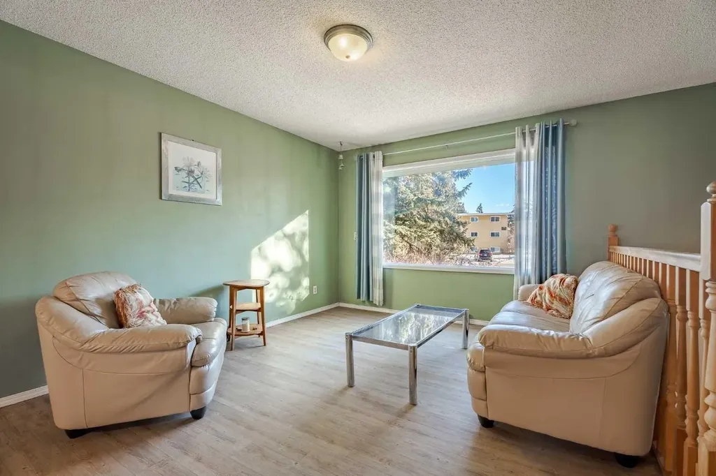 3152 Blakiston Drive NW Calgary AB T2L 1L8