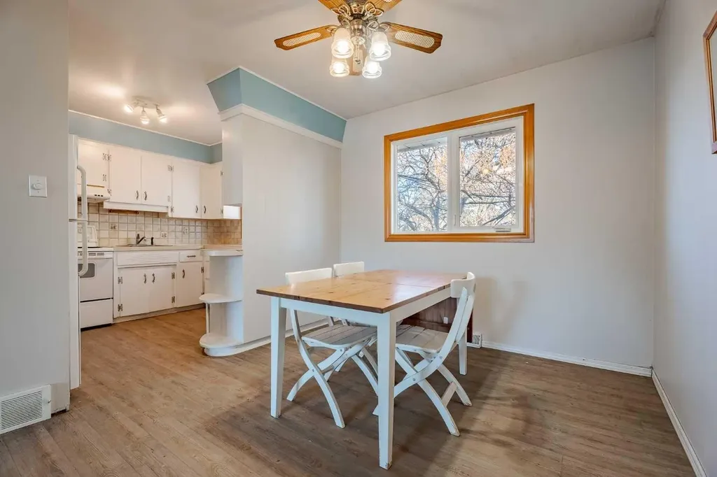 3152 Blakiston Drive NW Calgary AB T2L 1L8