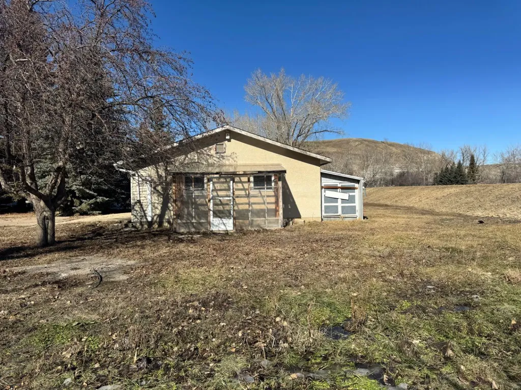 170 9 Street NW Drumheller AB T0J 0Y1