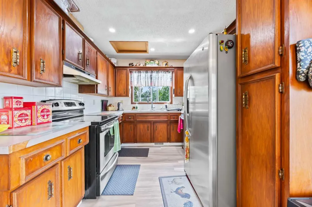 44 Taraglen Place NE Calgary AB T3L 2N4