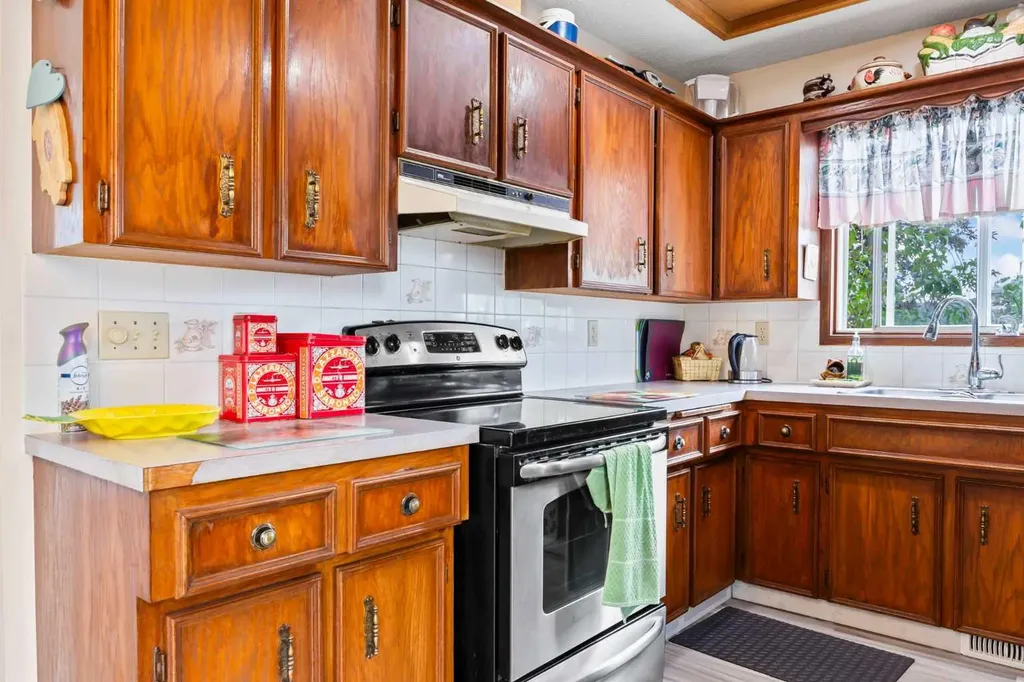 44 Taraglen Place NE Calgary AB T3L 2N4