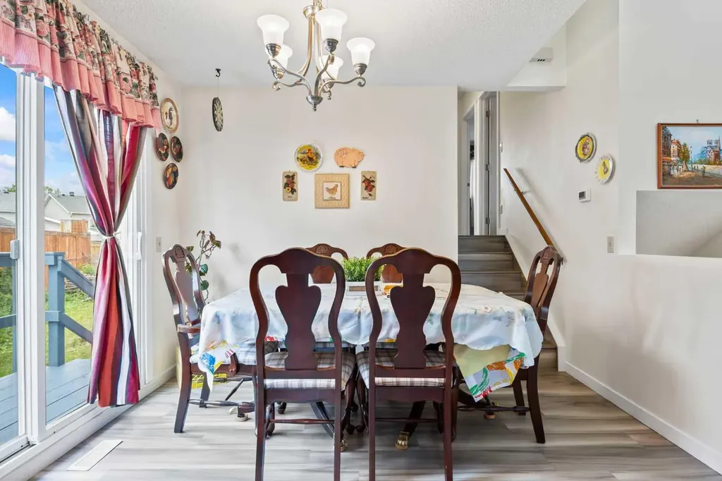 44 Taraglen Place NE Calgary AB T3L 2N4