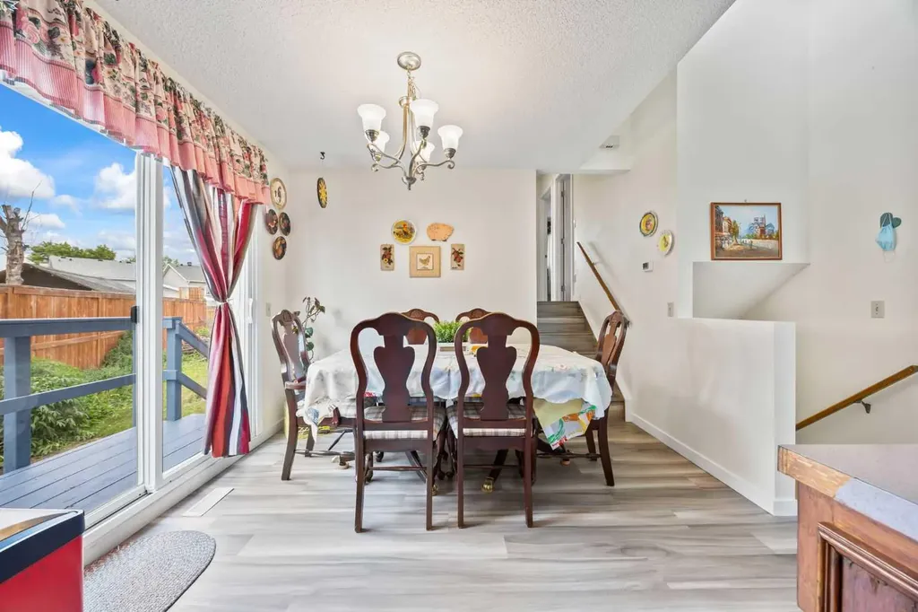 44 Taraglen Place NE Calgary AB T3L 2N4