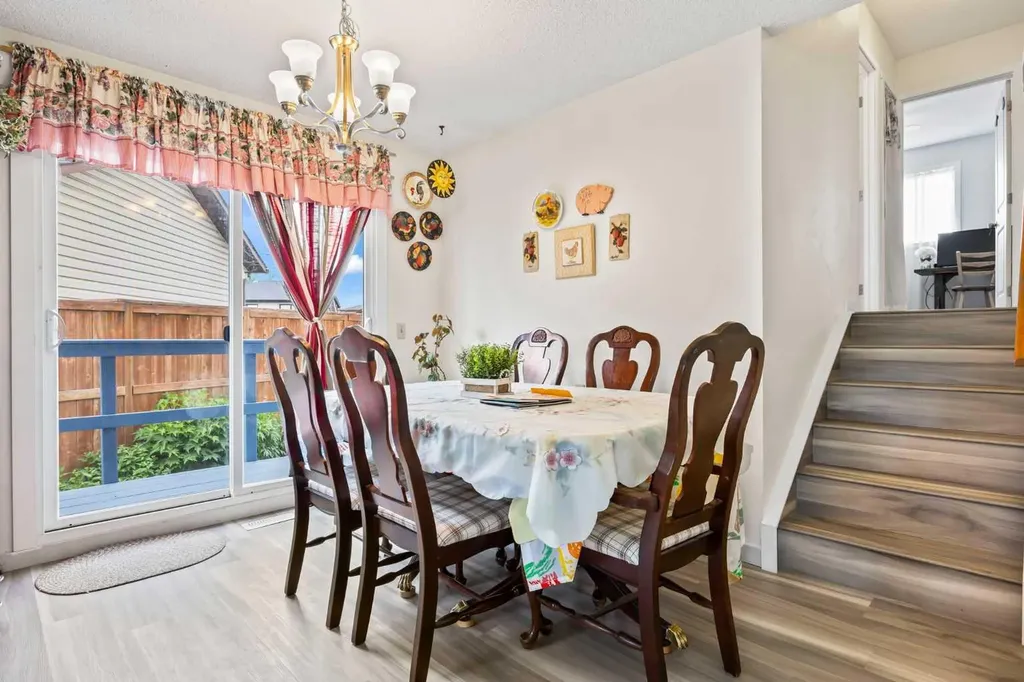 44 Taraglen Place NE Calgary AB T3L 2N4