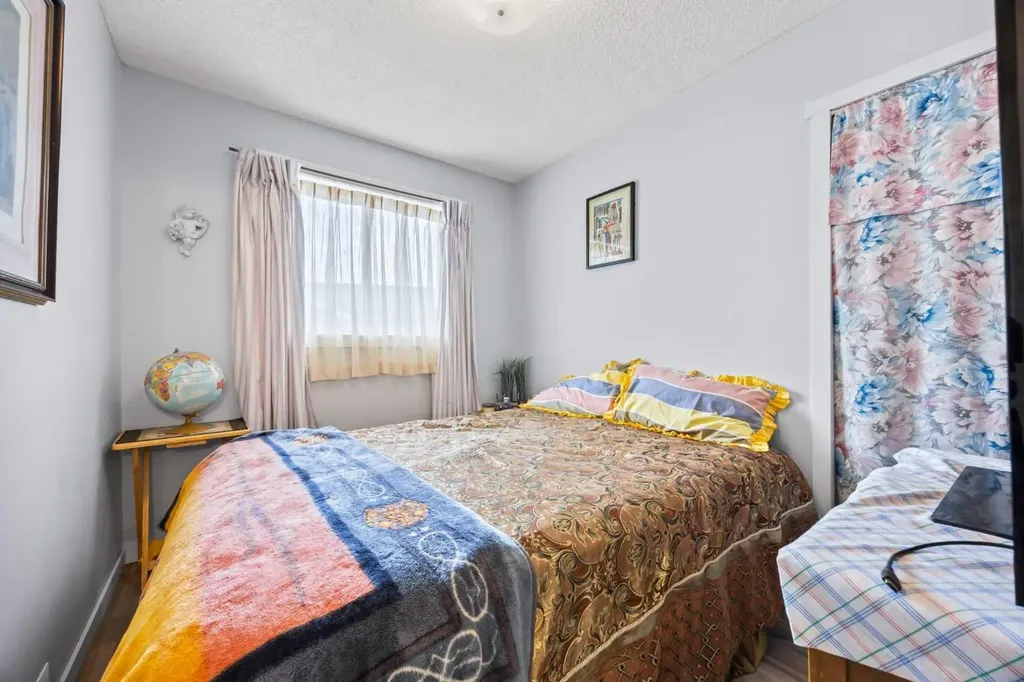 44 Taraglen Place NE Calgary AB T3L 2N4