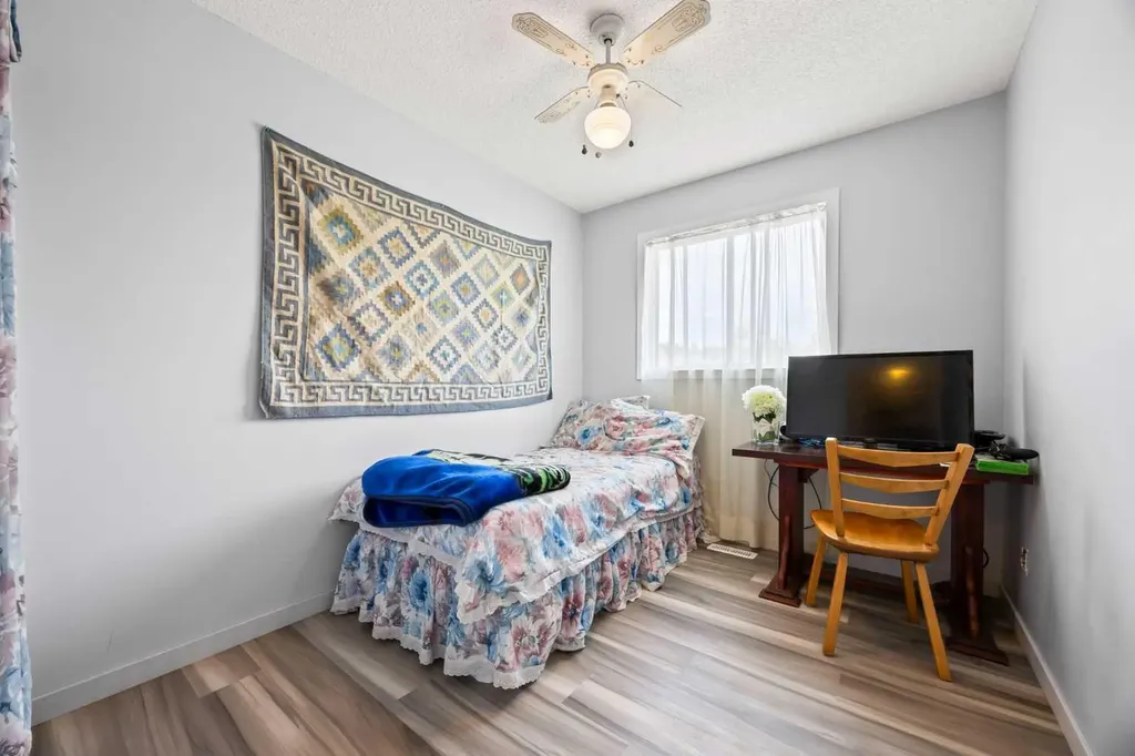 44 Taraglen Place NE Calgary AB T3L 2N4