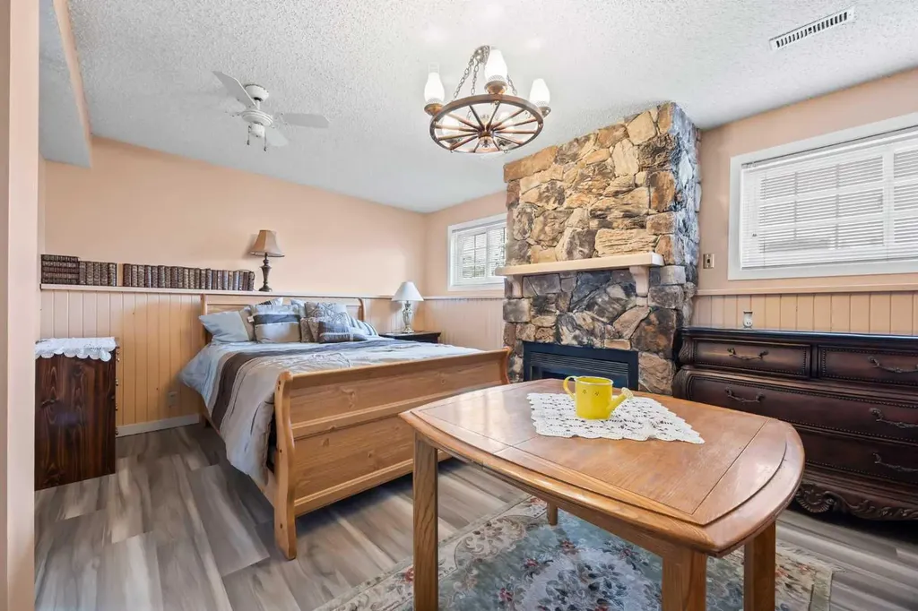 44 Taraglen Place NE Calgary AB T3L 2N4