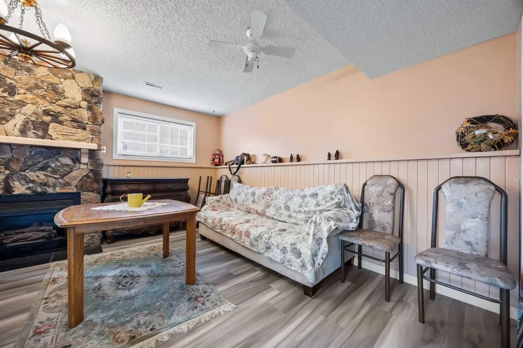 44 Taraglen Place NE Calgary AB T3L 2N4