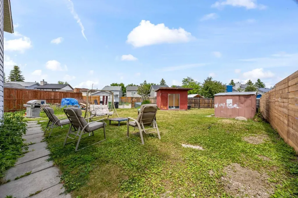 44 Taraglen Place NE Calgary AB T3L 2N4