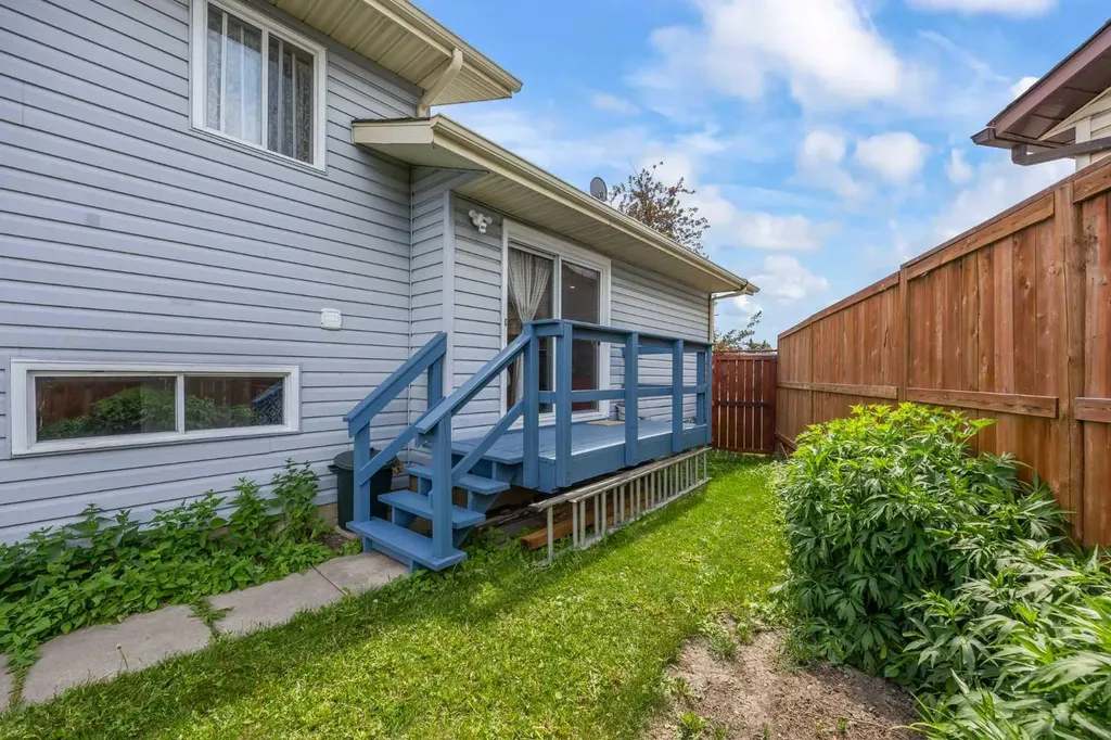 44 Taraglen Place NE Calgary AB T3L 2N4